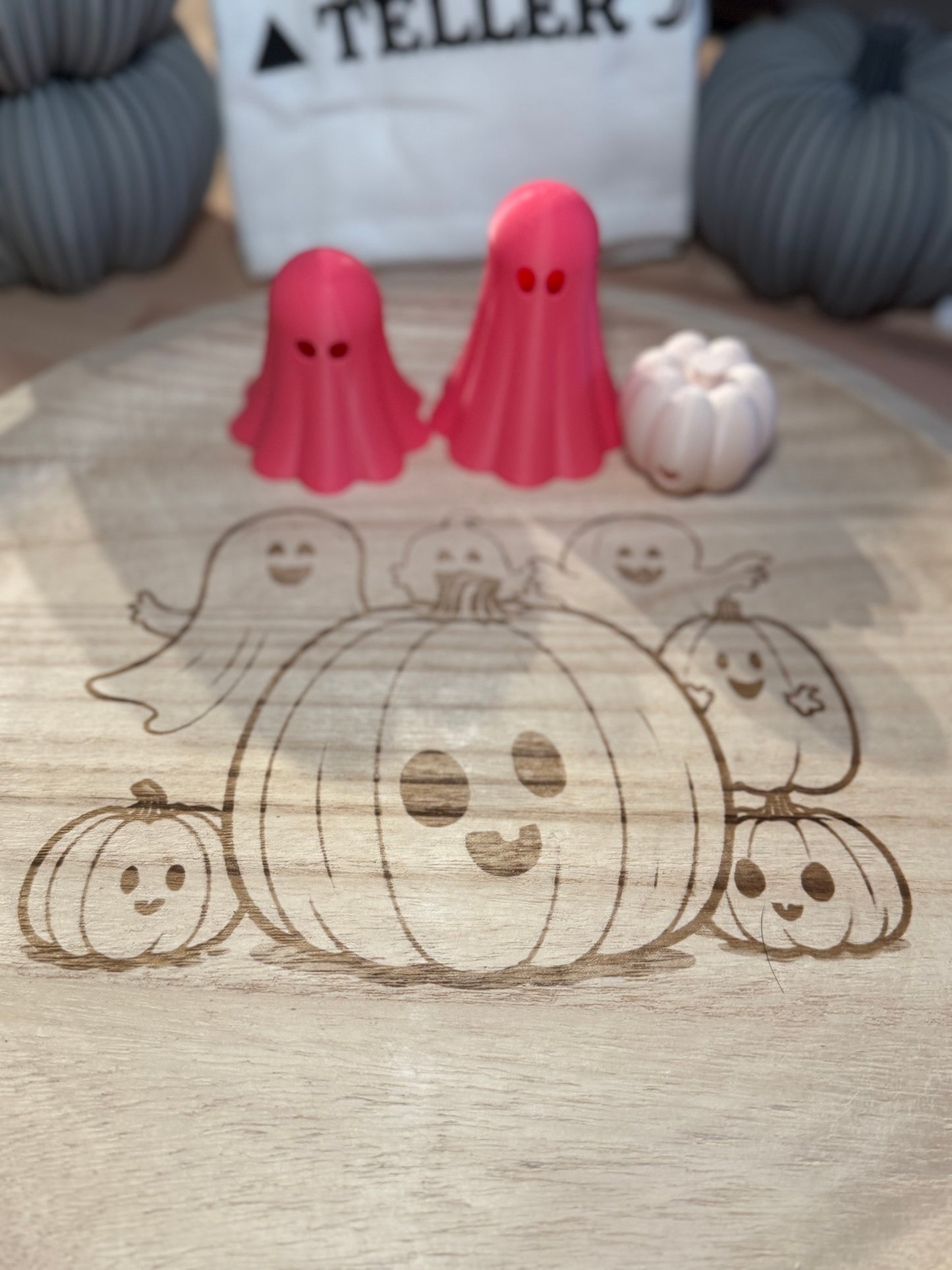 „Spooky Cosy Vibes“ – Herbst auf einem Brett Tablett