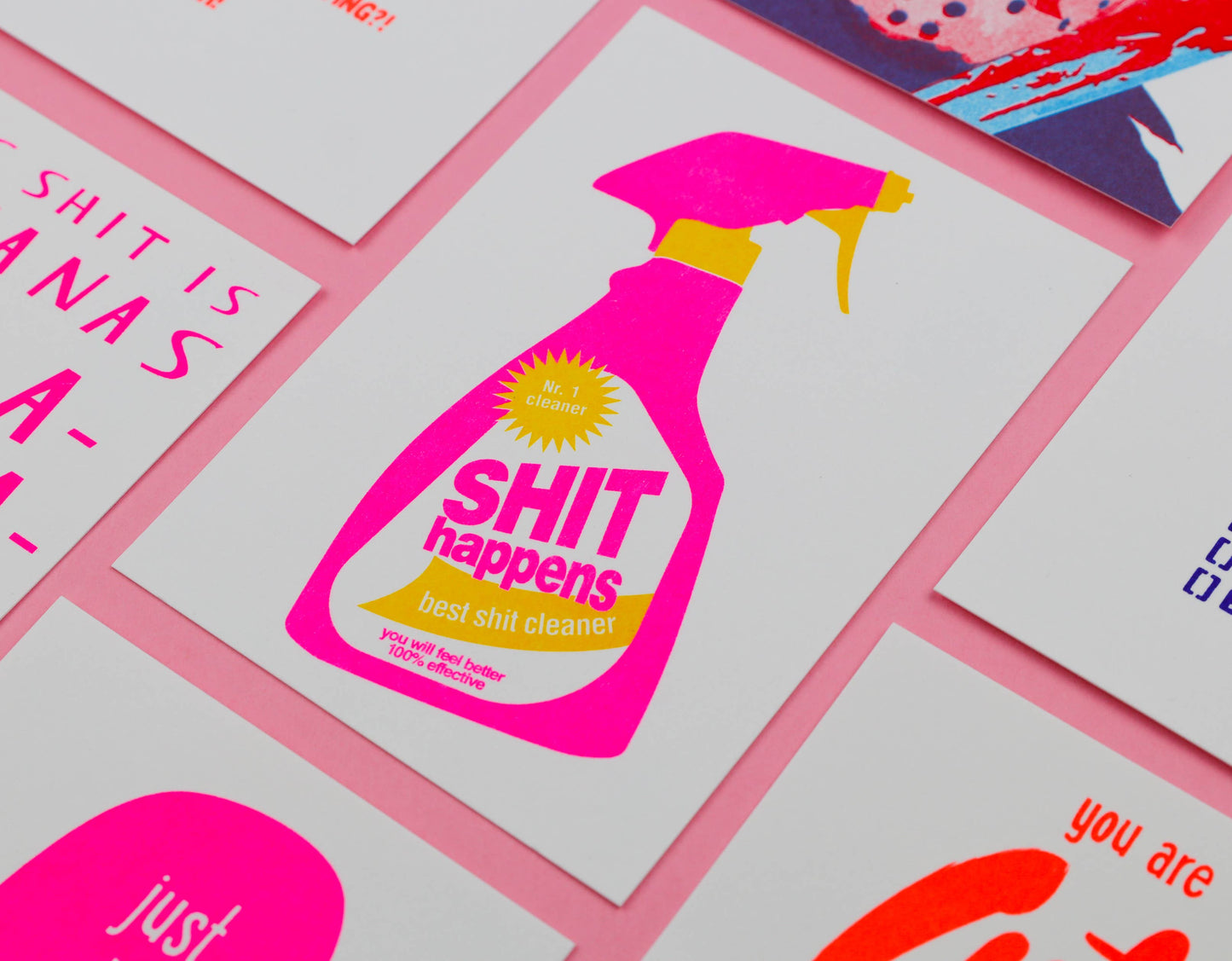 Shit Happens Postkarte Kunstdruck