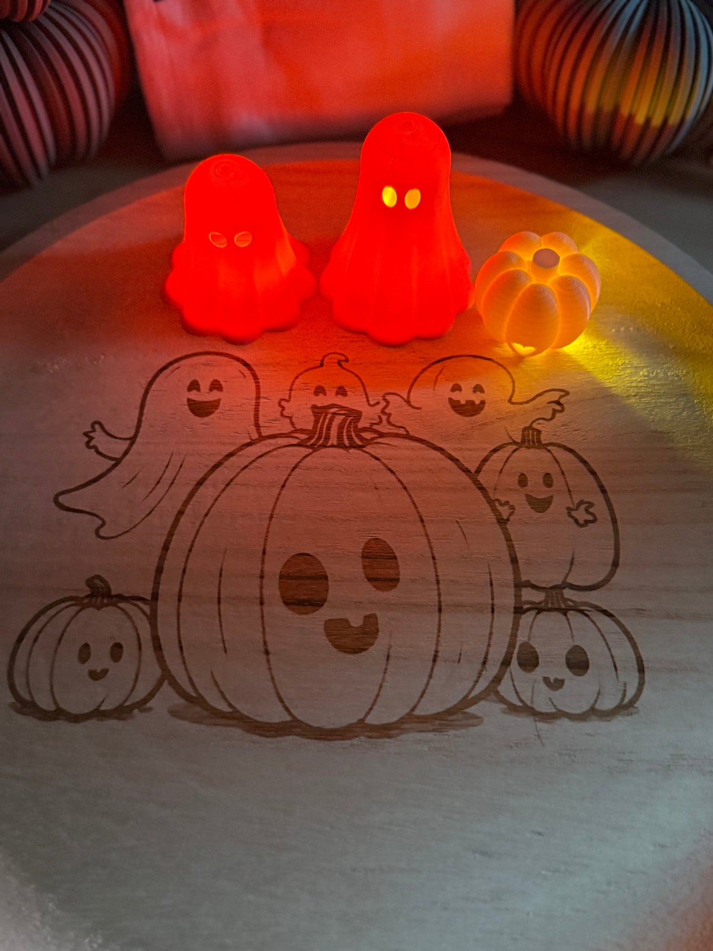 „Spooky Cosy Vibes“ – Herbst auf einem Brett Tablett
