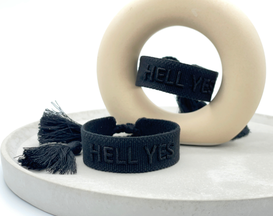HELL YES Statement Armband gewebt, bestickt