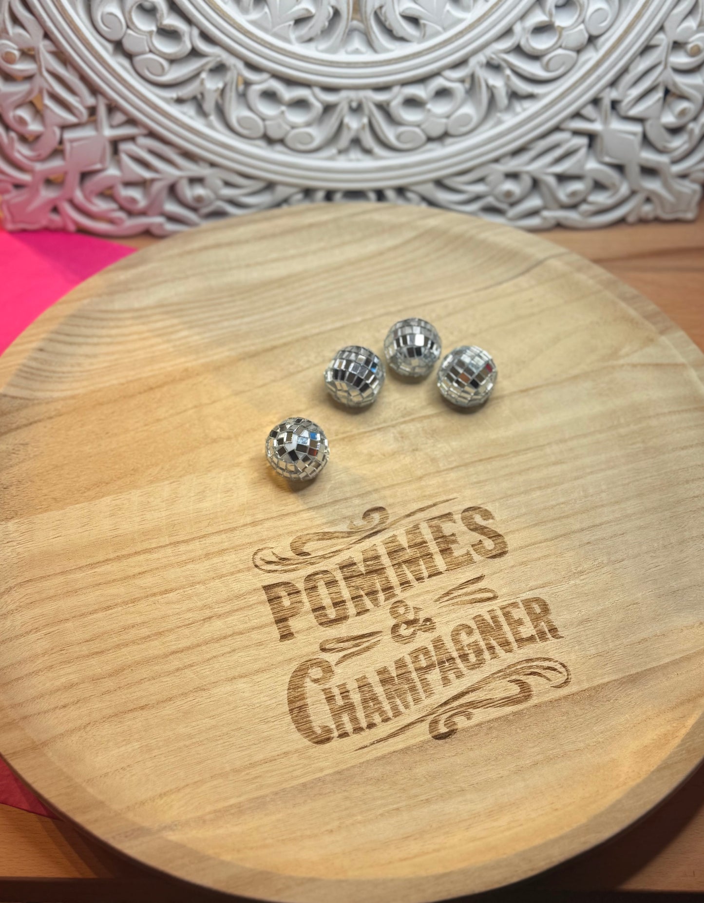 Holztablett – „Pommes & Champagner“ oder „This Kitchen is for Dancing“