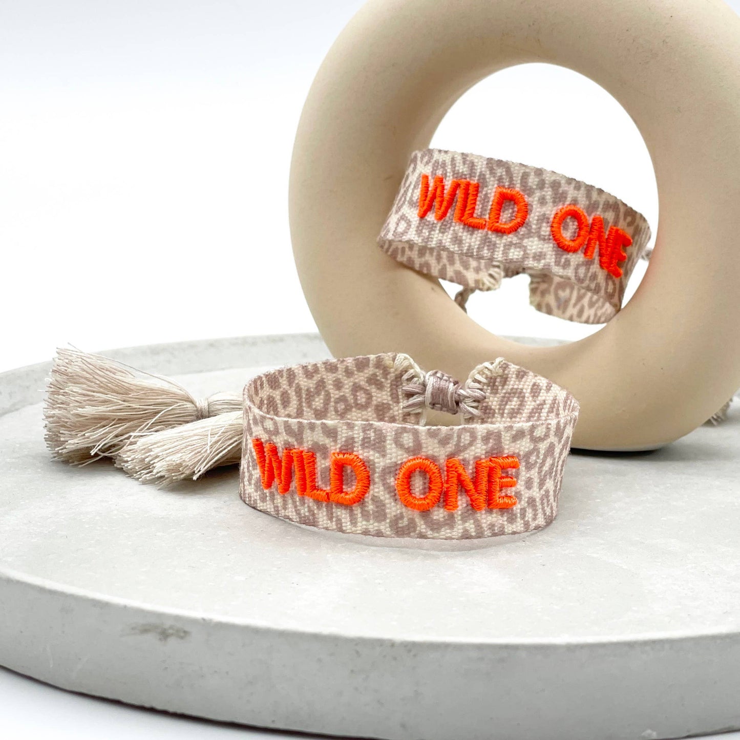 WILD ONE Statement Armband gewebt, bestickt
