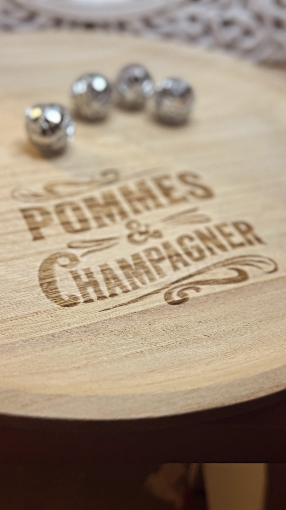 Holztablett – „Pommes & Champagner“ oder „This Kitchen is for Dancing“