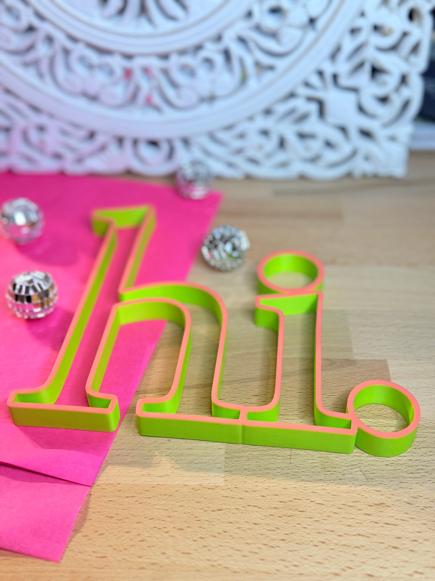 hi. – minimalistisches Statement in 3D NEU in Limette