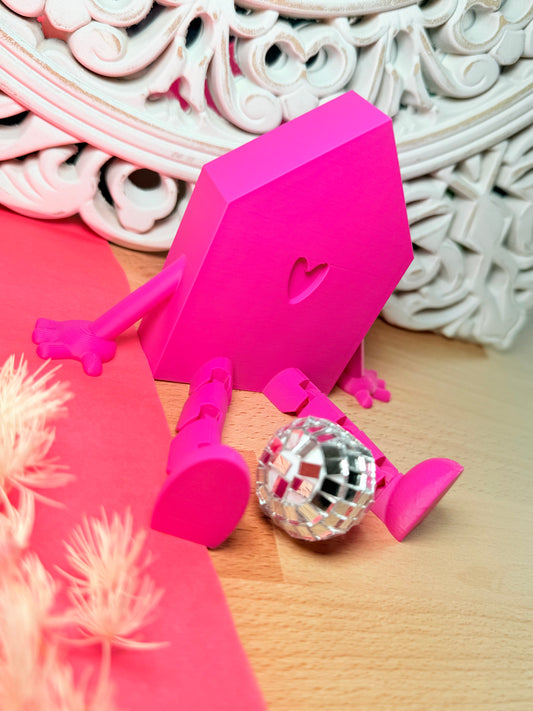 Pinkes Haus mit Herz und Beinen – „Home is where the legs chill“ 🦵✨