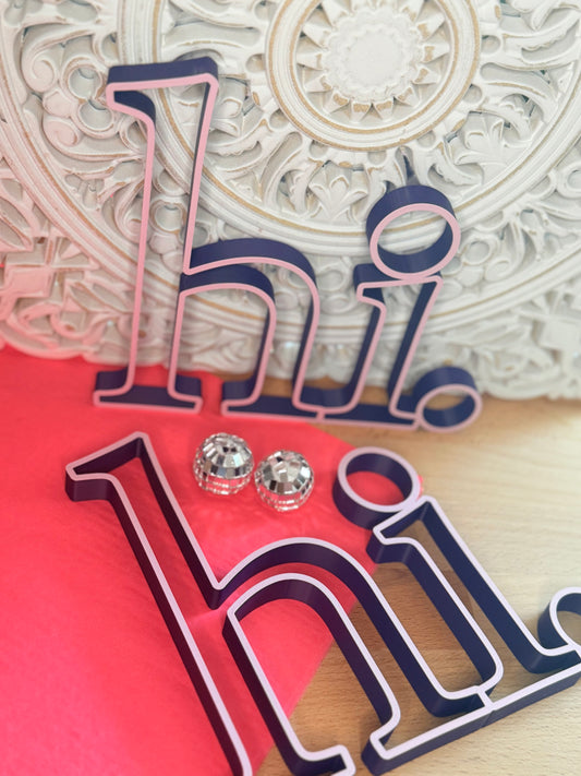 💜 hi. – minimalistisches Statement in 3D