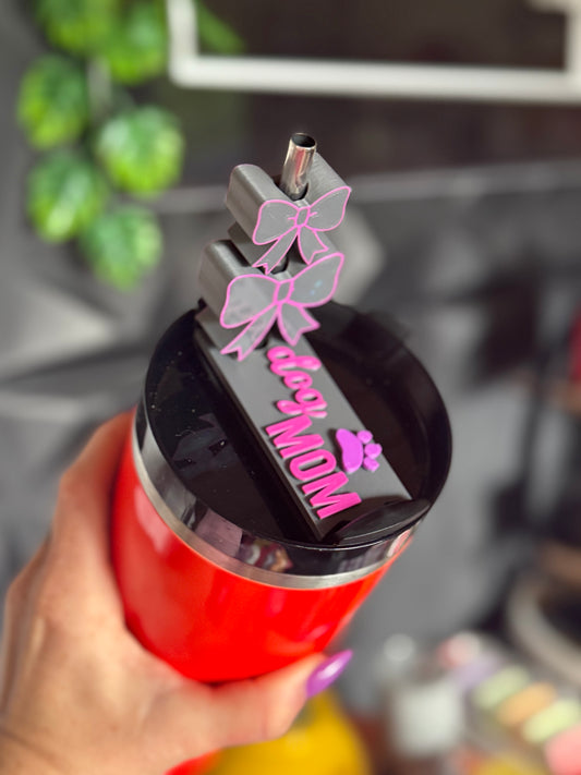 Clip-on Schild „dog MOM“ mit Glitzer effekt auf der Rückseite