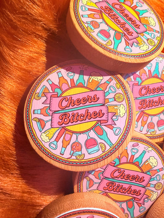 Cheers Bitches – Flaschenöffner Magnet aus Bambus