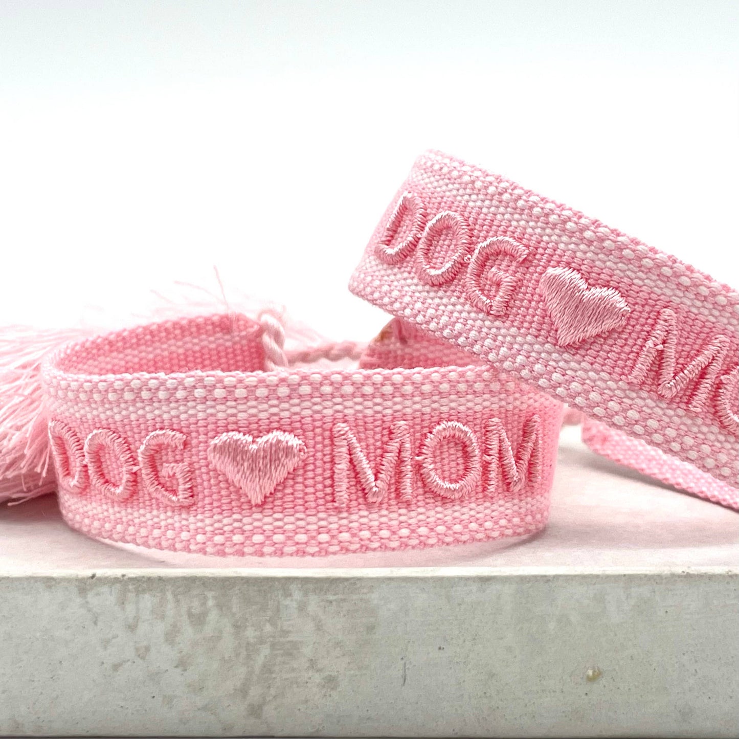 DOG MOM Statement Armband gewebt, bestickt