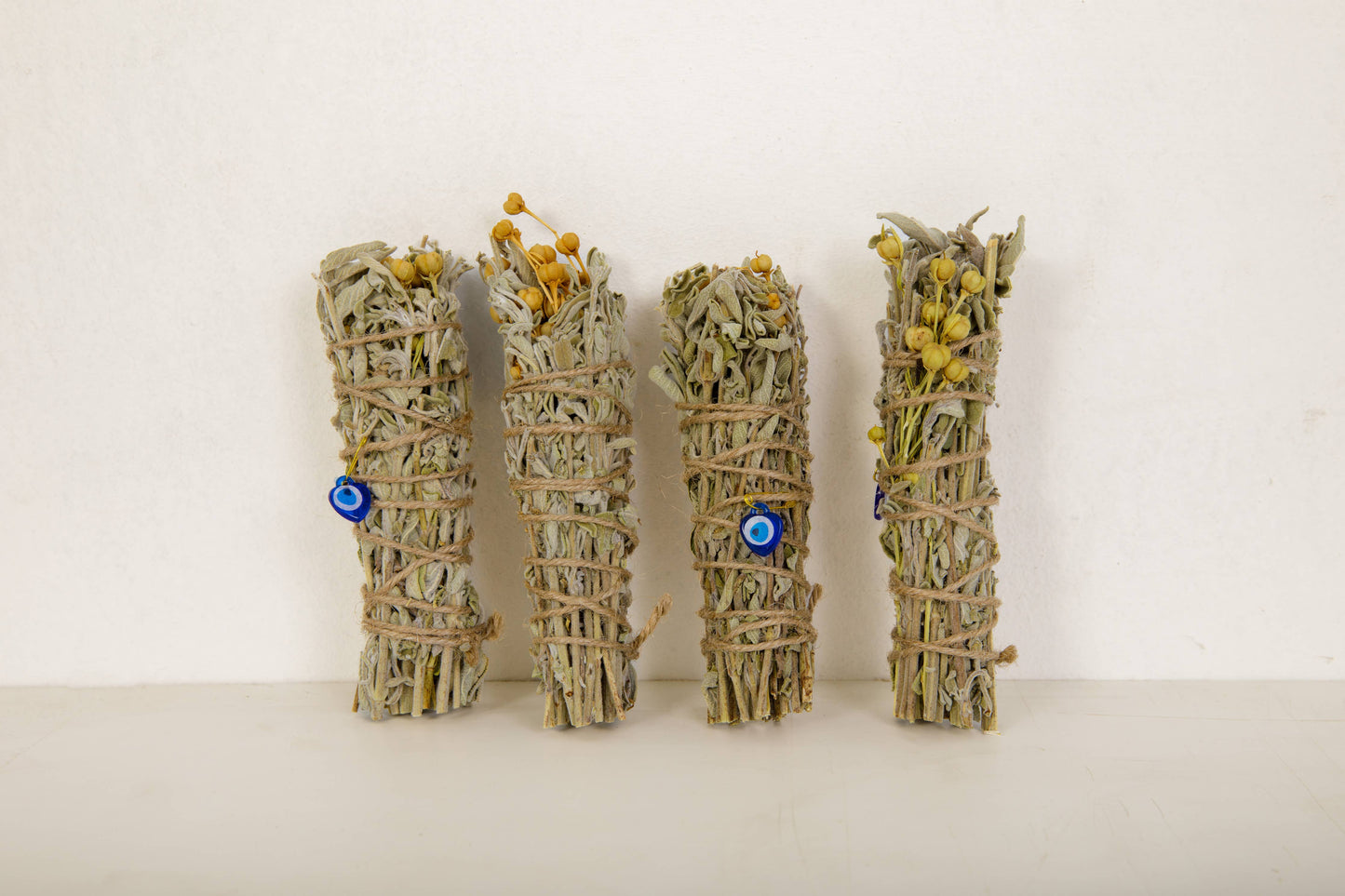 Handgefertigtes Kräuter-Räucherbündel – Natürliche Reinigung