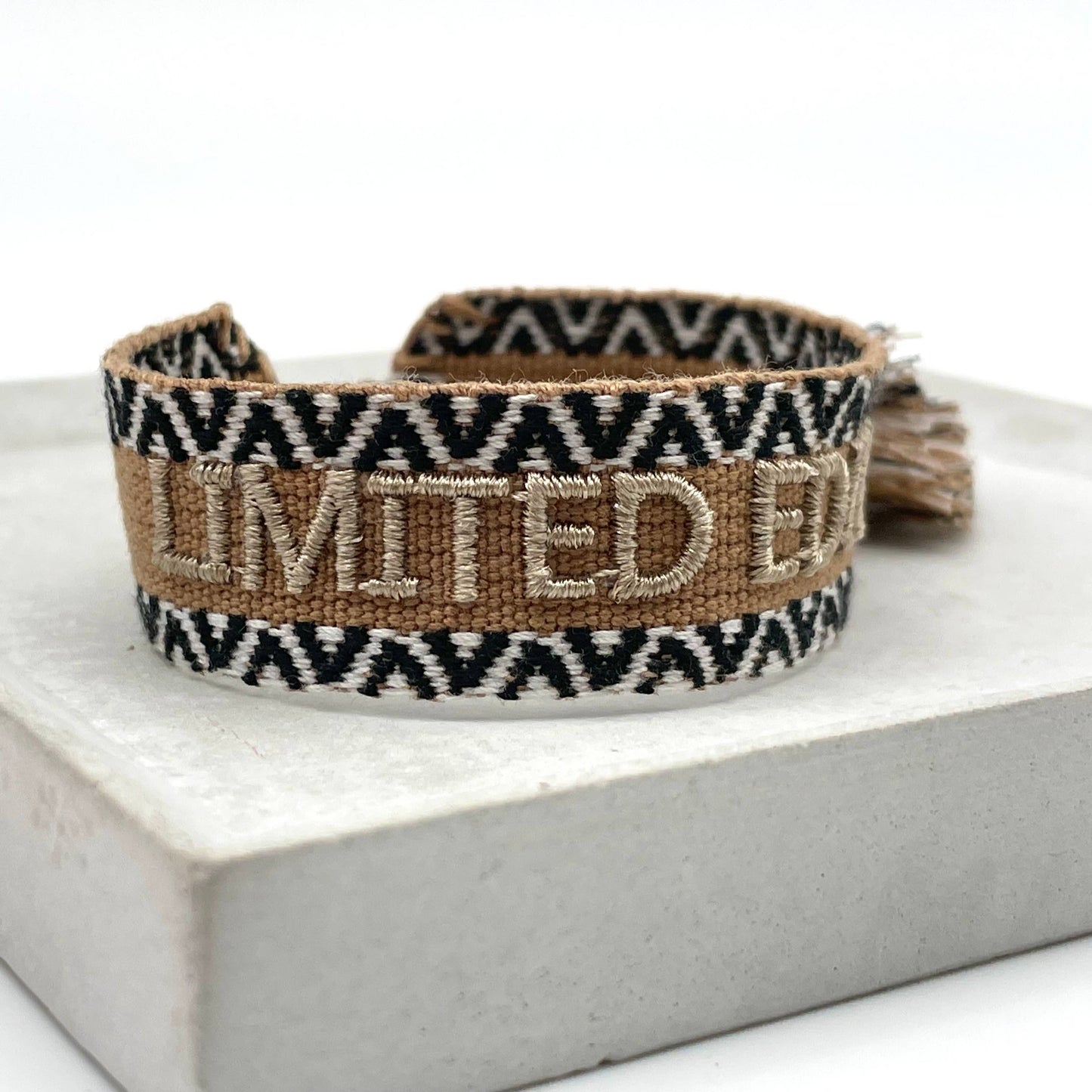 LIMITED EDITION Statement Armband gewebt, bestickt