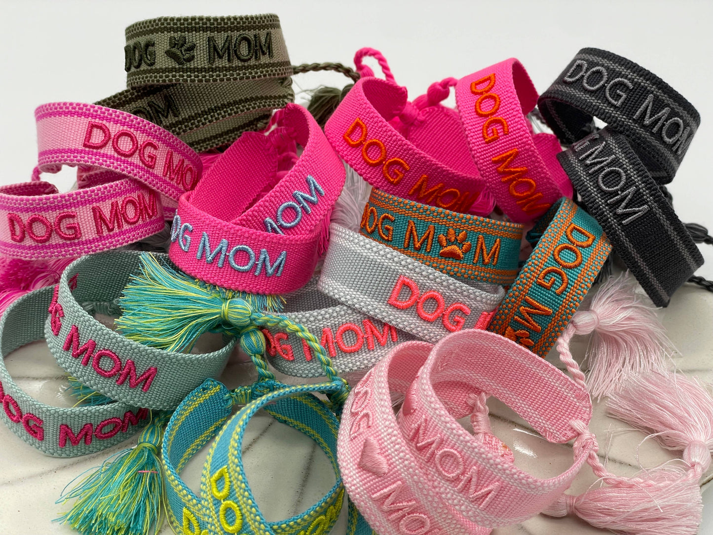 DOG MOM Statement Armband gewebt, bestickt
