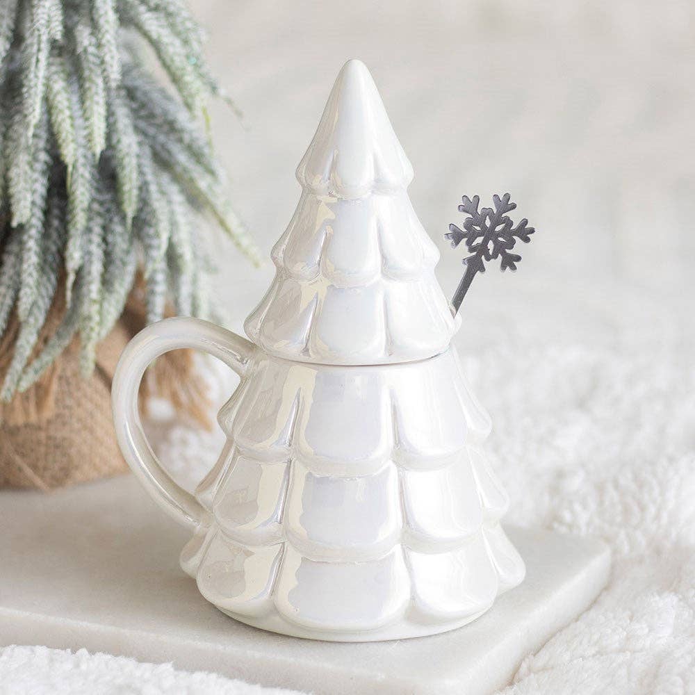 Schillernde Tasse mit Tannenbaum‑Motiv und Schneeflocken‑Löffel
