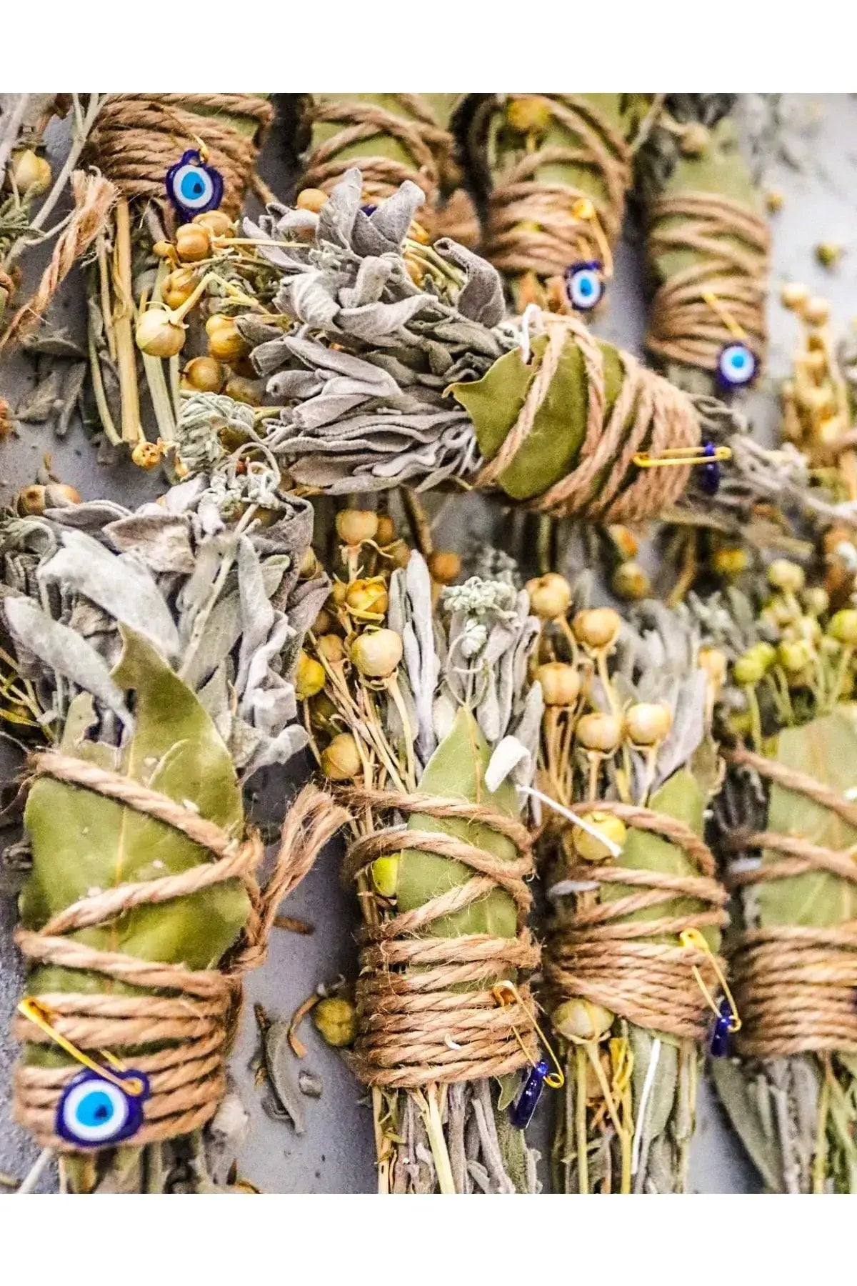 Handgefertigtes Kräuter-Räucherbündel – Natürliche Reinigung