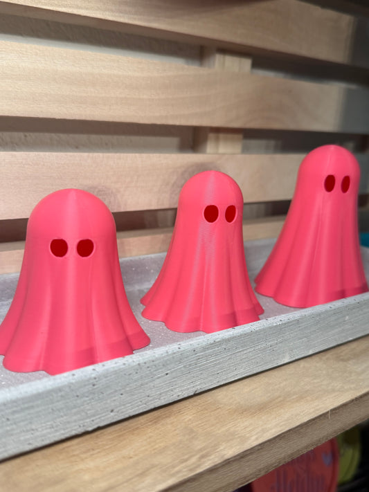 Chaos-Geister in Neonpink leuchtend
