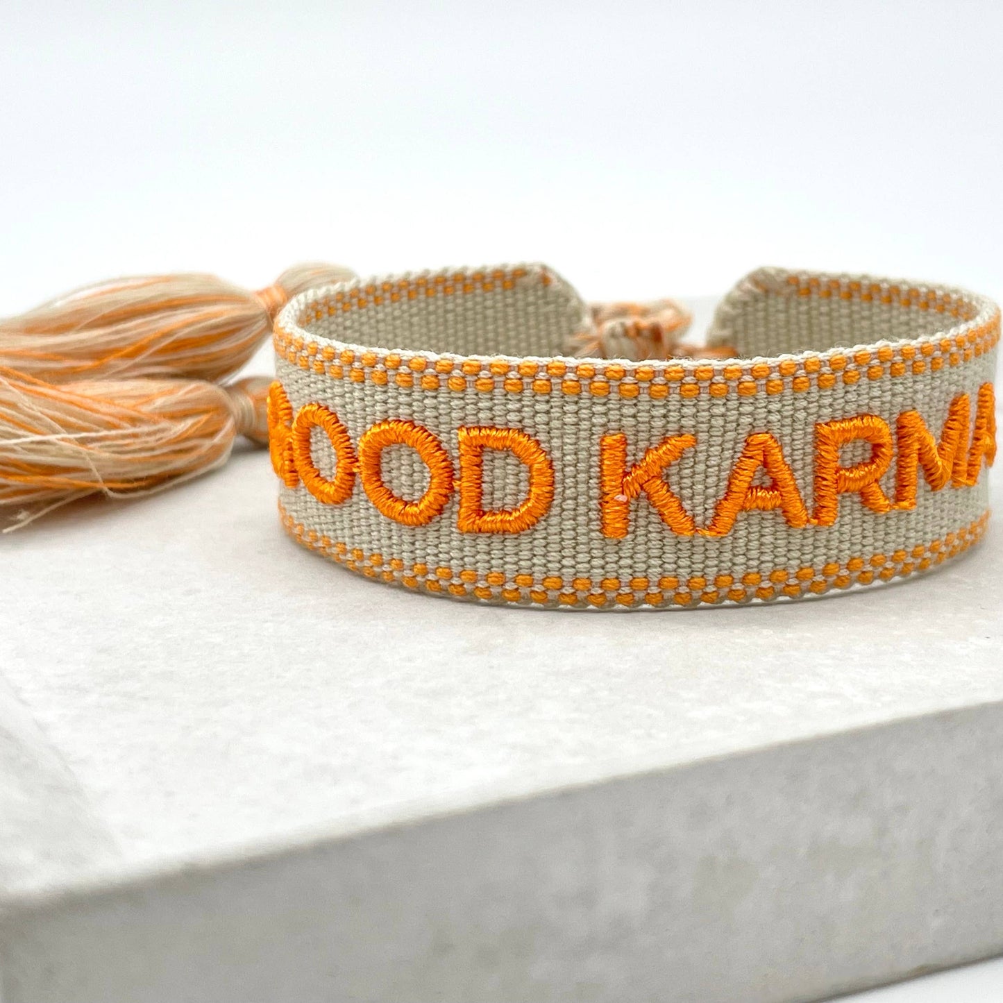 GOOD KARMA Statement Armband gewebt, bestickt