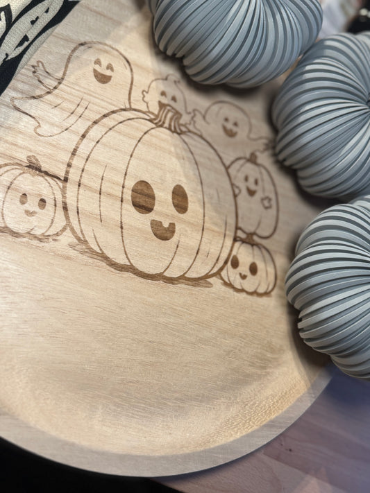„Spooky Cosy Vibes“ – Herbst auf einem Brett Tablett