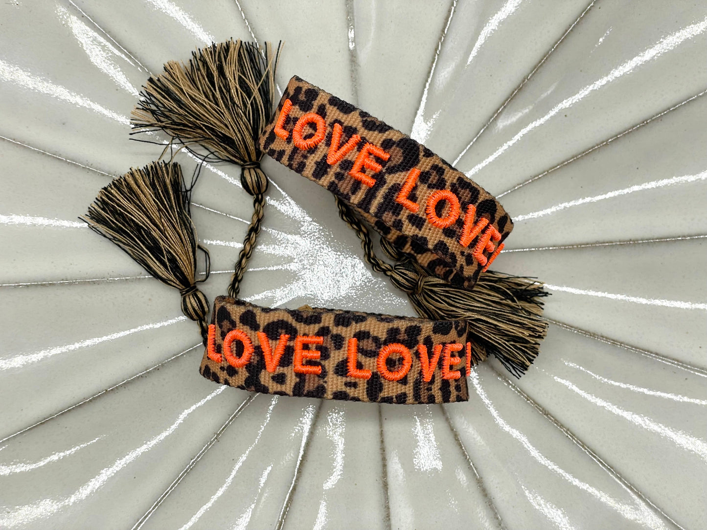 LOVE LOVE LOVE Statement Armband gewebt, bestickt