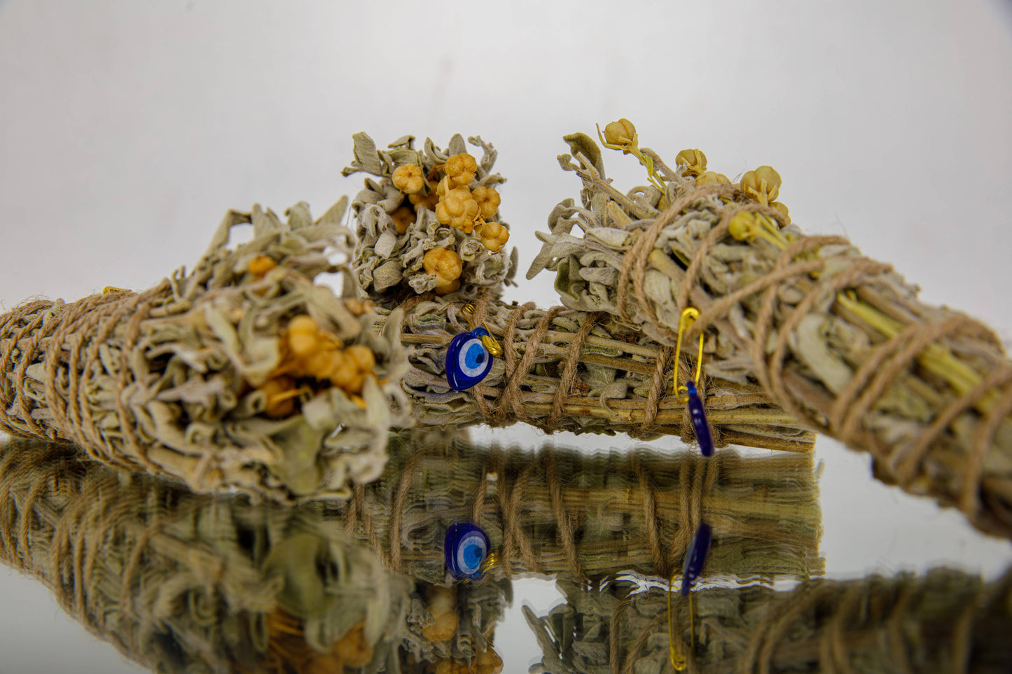 Handgefertigtes Kräuter-Räucherbündel – Natürliche Reinigung