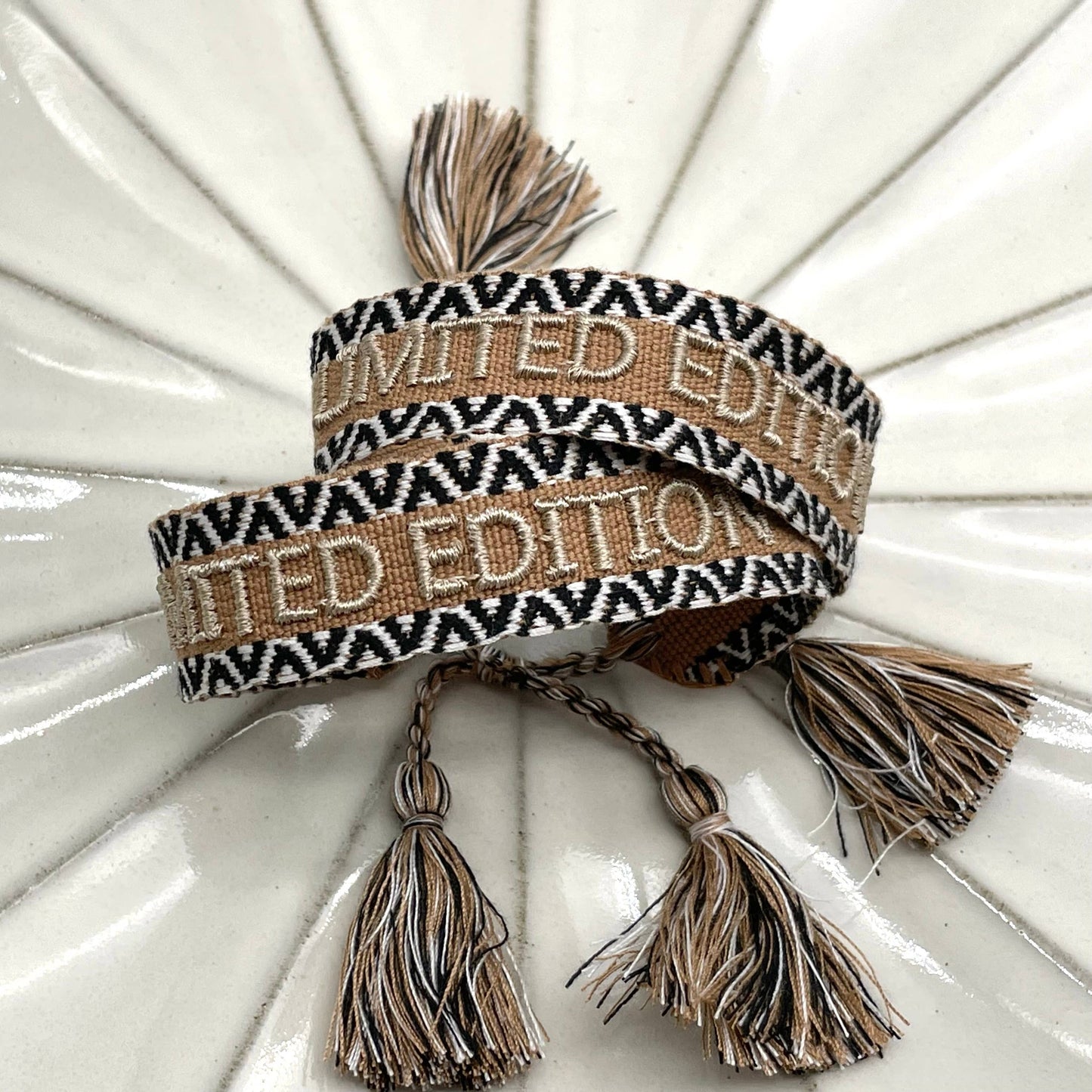 LIMITED EDITION Statement Armband gewebt, bestickt