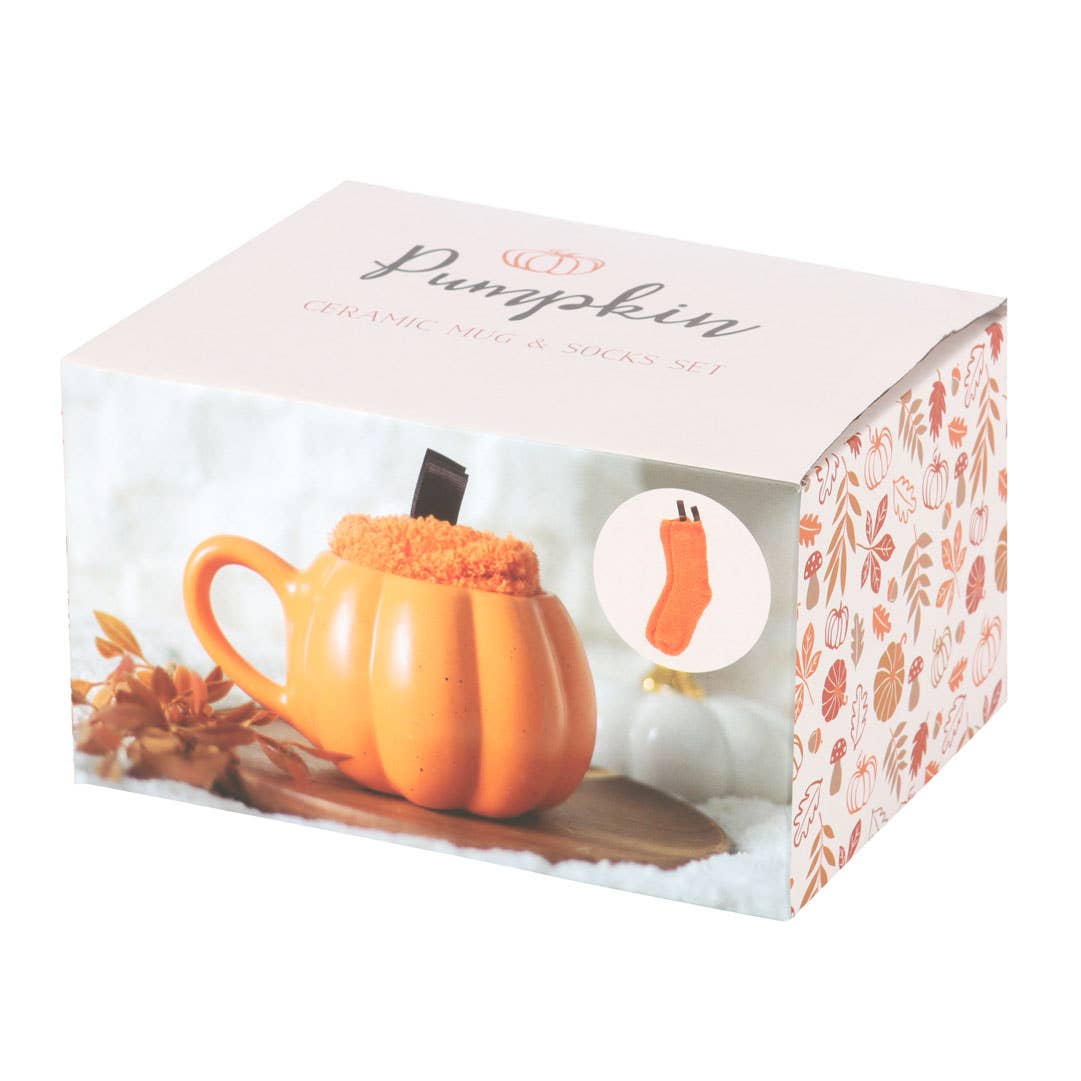 Herbst-Set: Tasse in Kürbisform mit flauschigen Socken