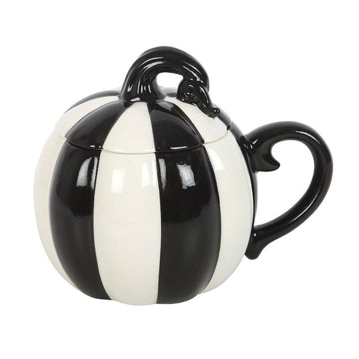Schwarze und weiße gestreifte Halloween-Kürbis-Tasse mit Deckel