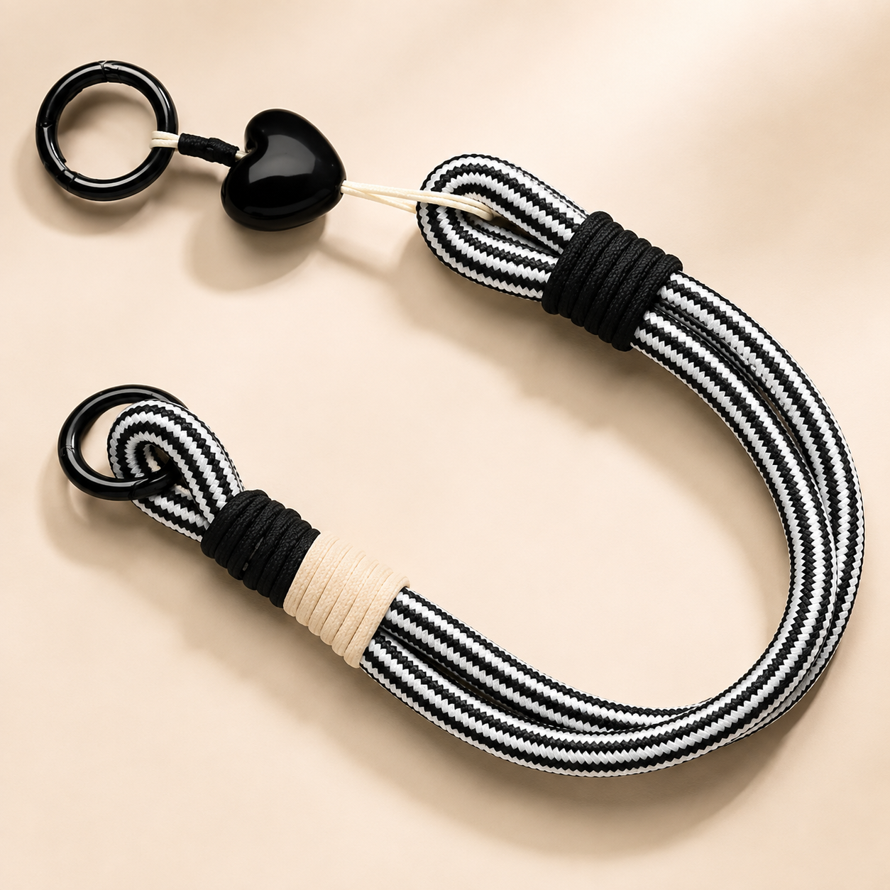 Trendy Segeltau-Handykette mit Herz / black and White