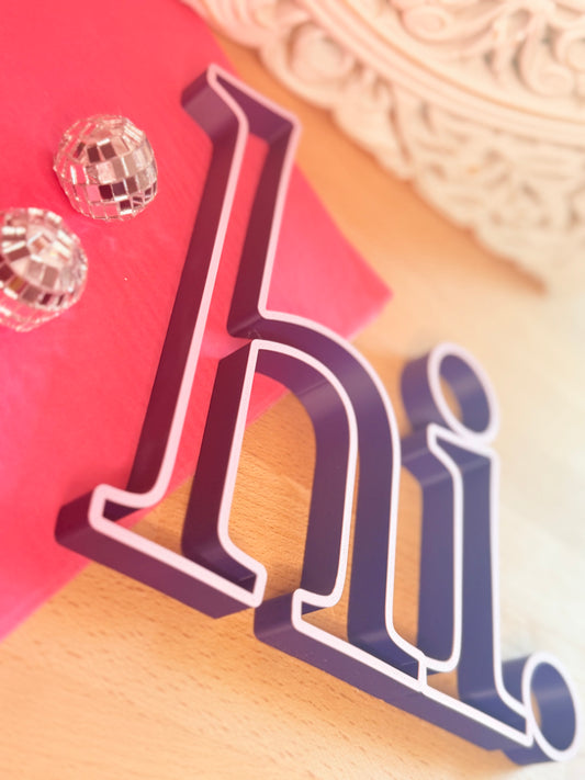 💜 hi. – minimalistisches Statement in 3D