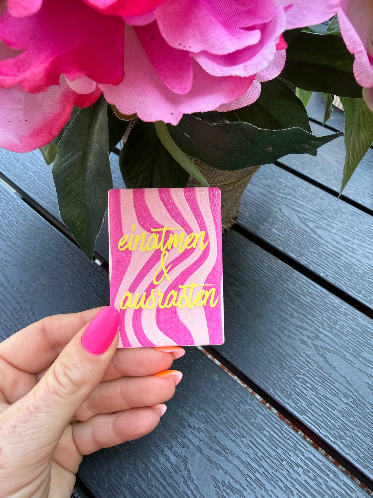 Kühlschrankmagnet aus Keramik mit Statement-Design