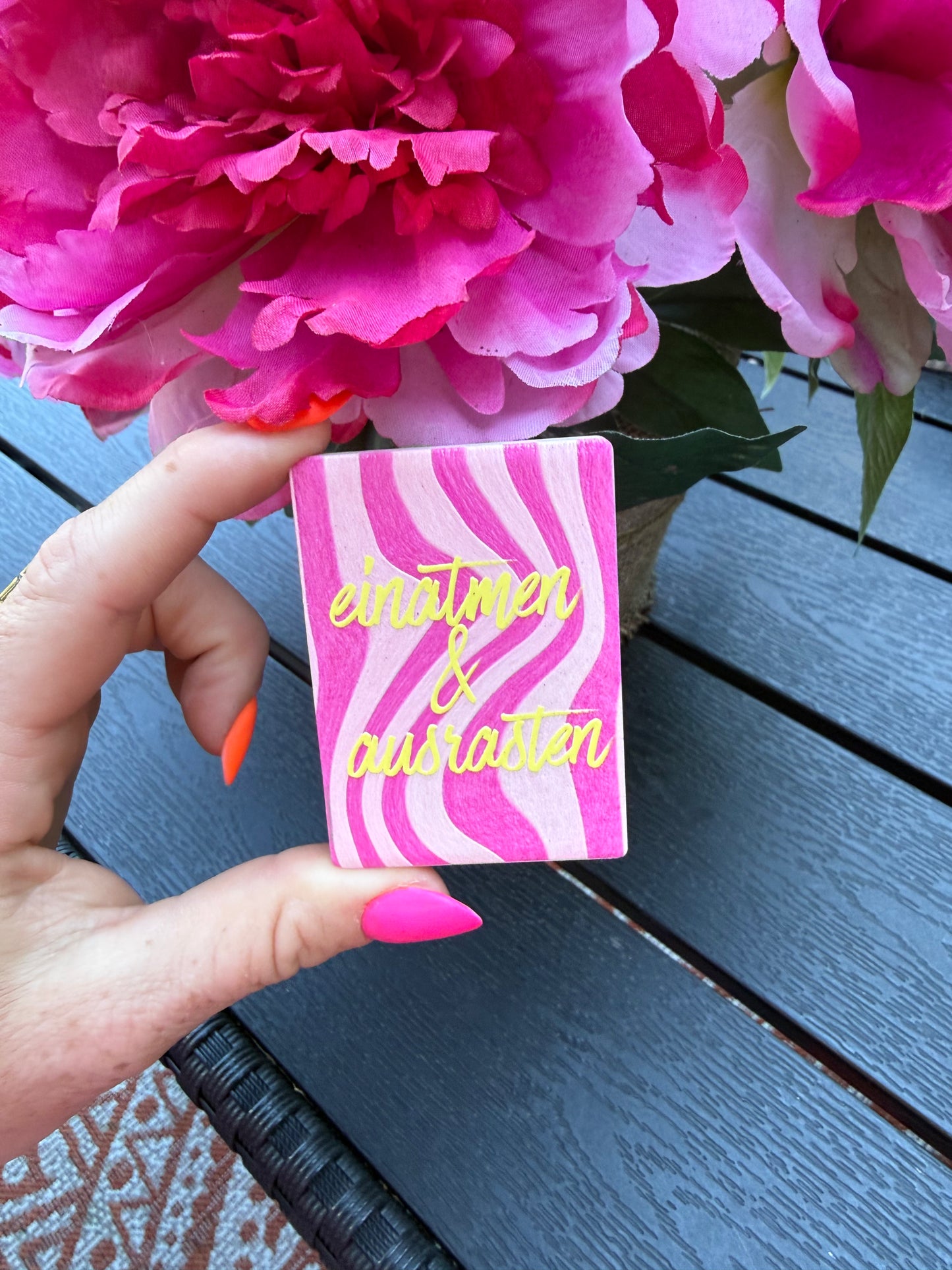Kühlschrankmagnet aus Keramik mit Statement-Design