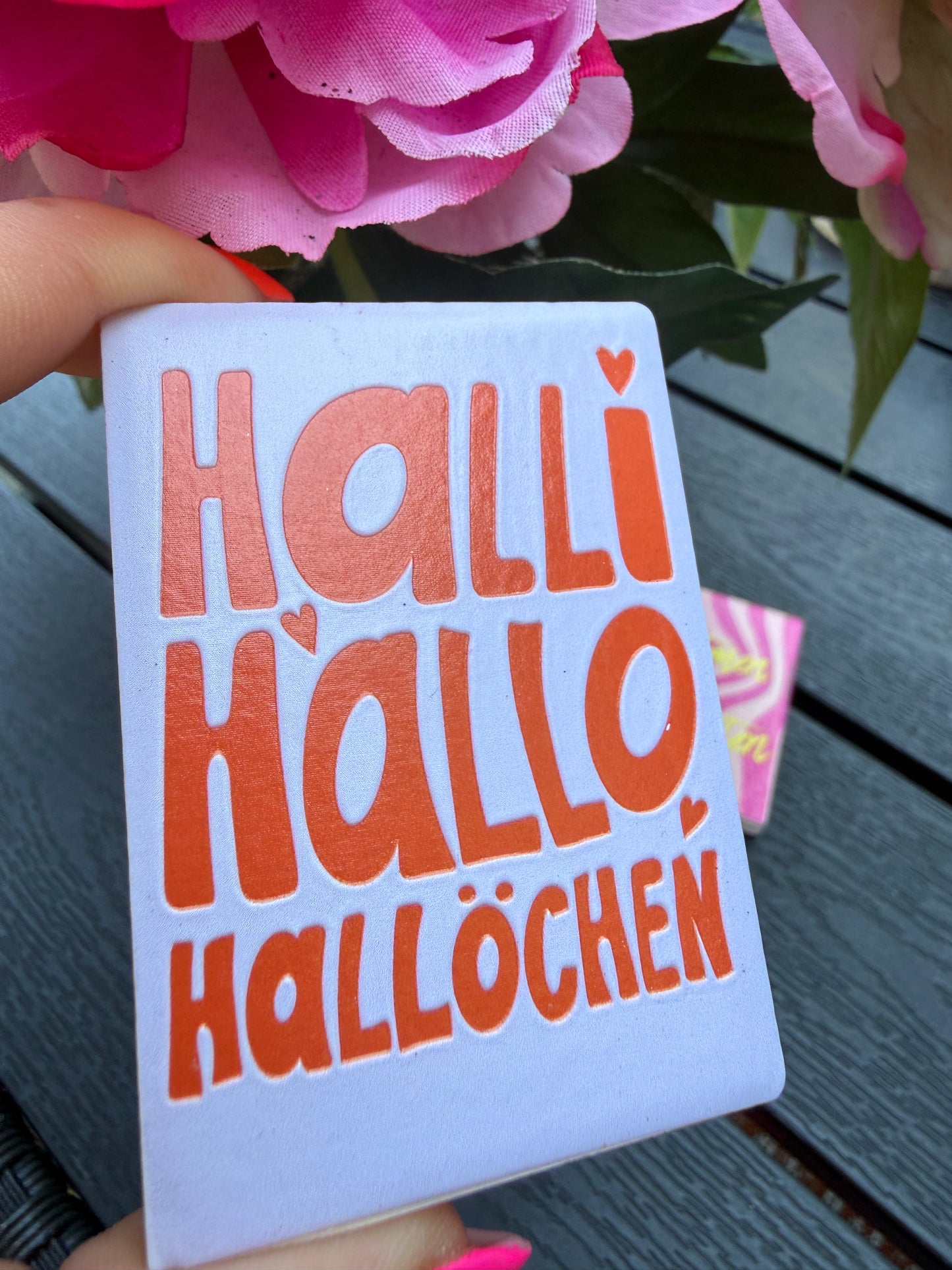 Kühlschrankmagnet aus Keramik mit Statement-Design