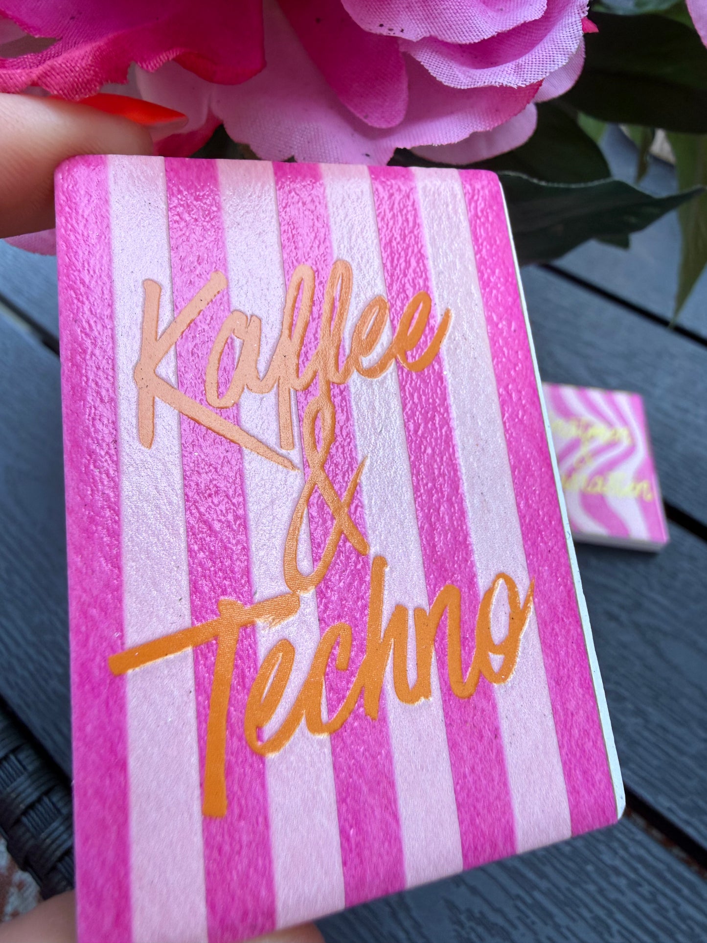 Kühlschrankmagnet aus Keramik mit Statement-Design