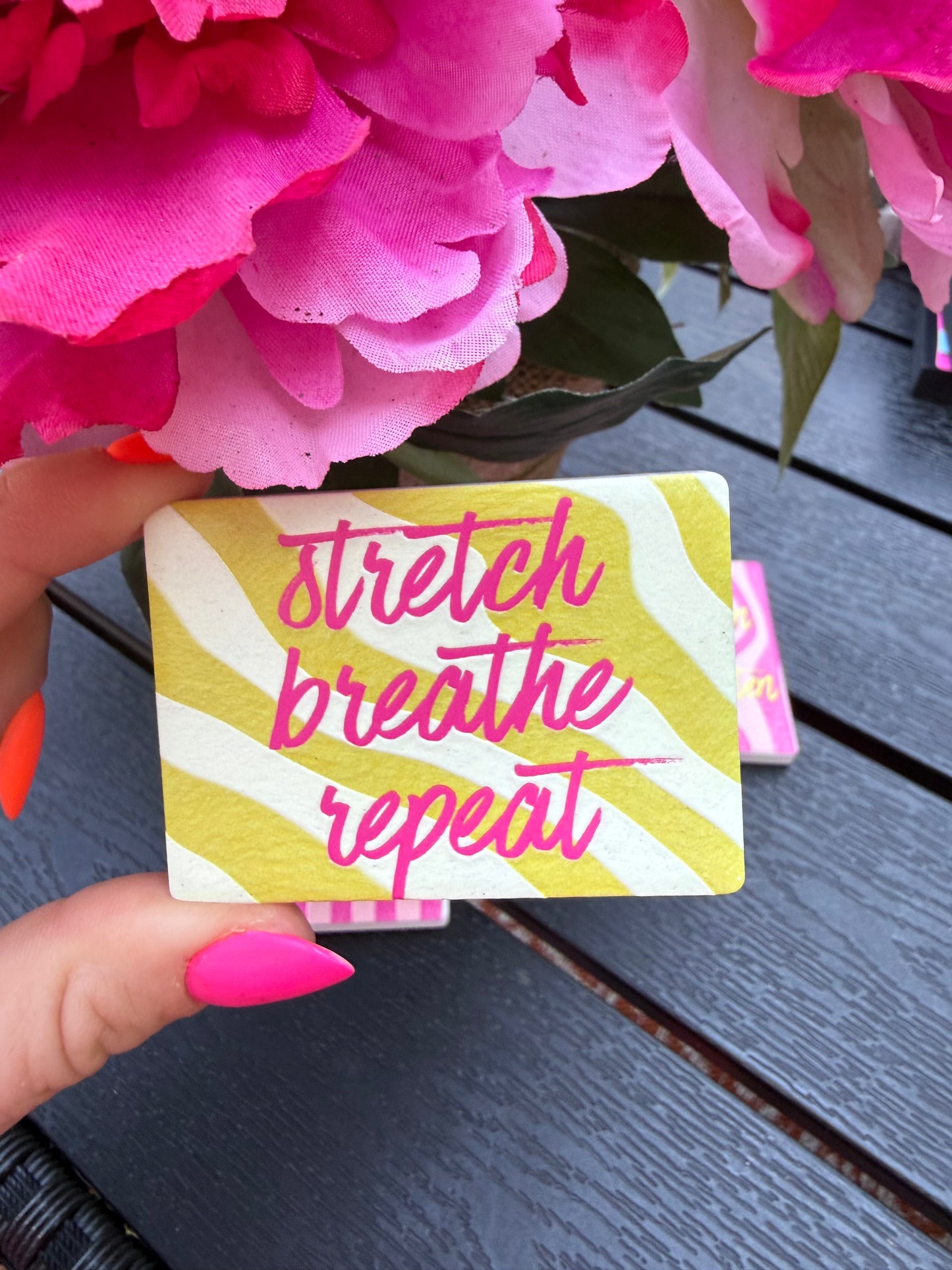 Kühlschrankmagnet aus Keramik mit Statement-Design