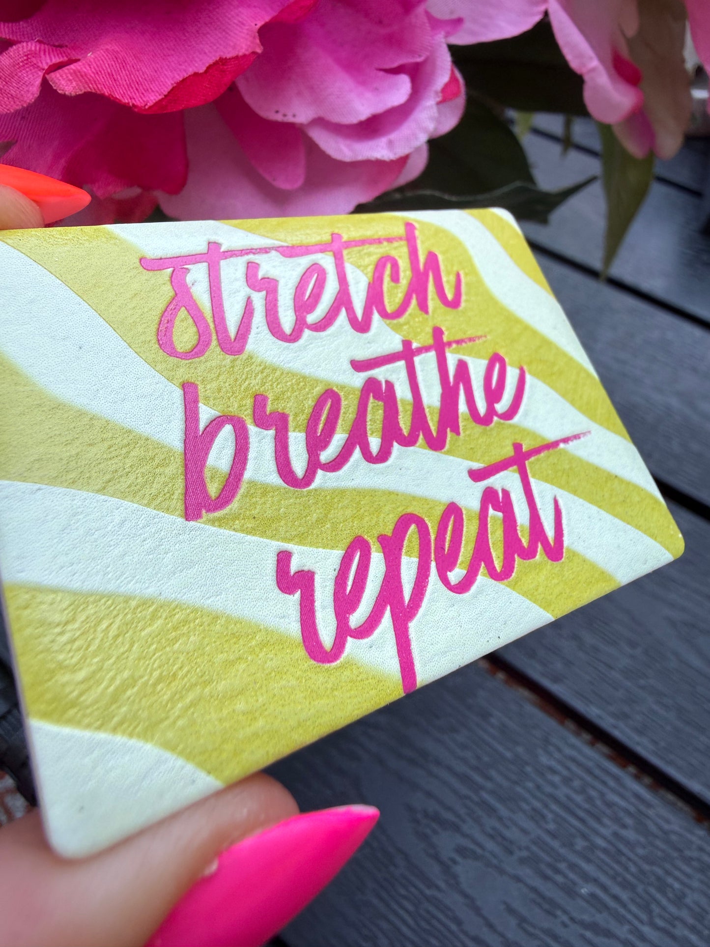 Kühlschrankmagnet aus Keramik mit Statement-Design