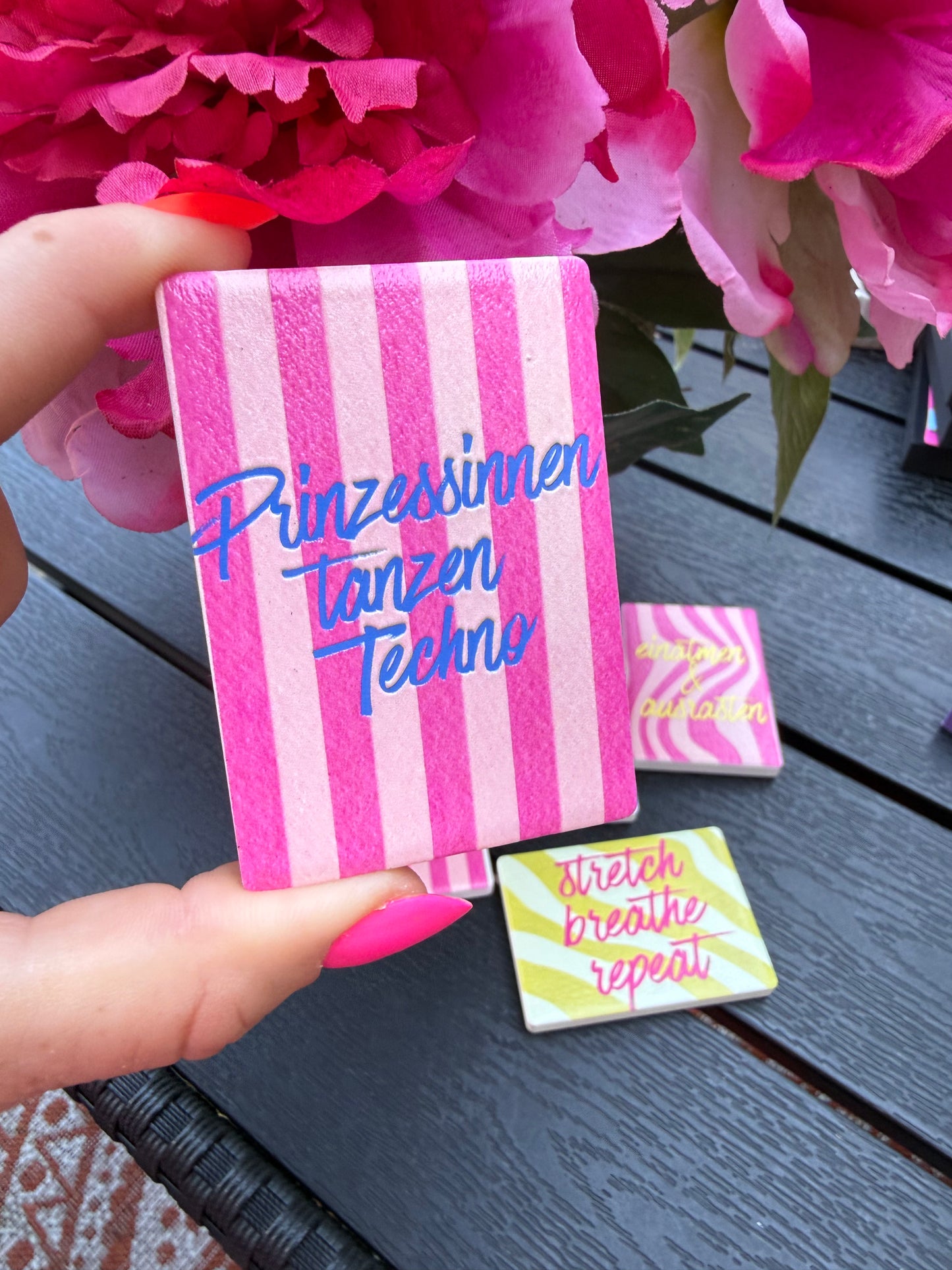 Kühlschrankmagnet aus Keramik mit Statement-Design