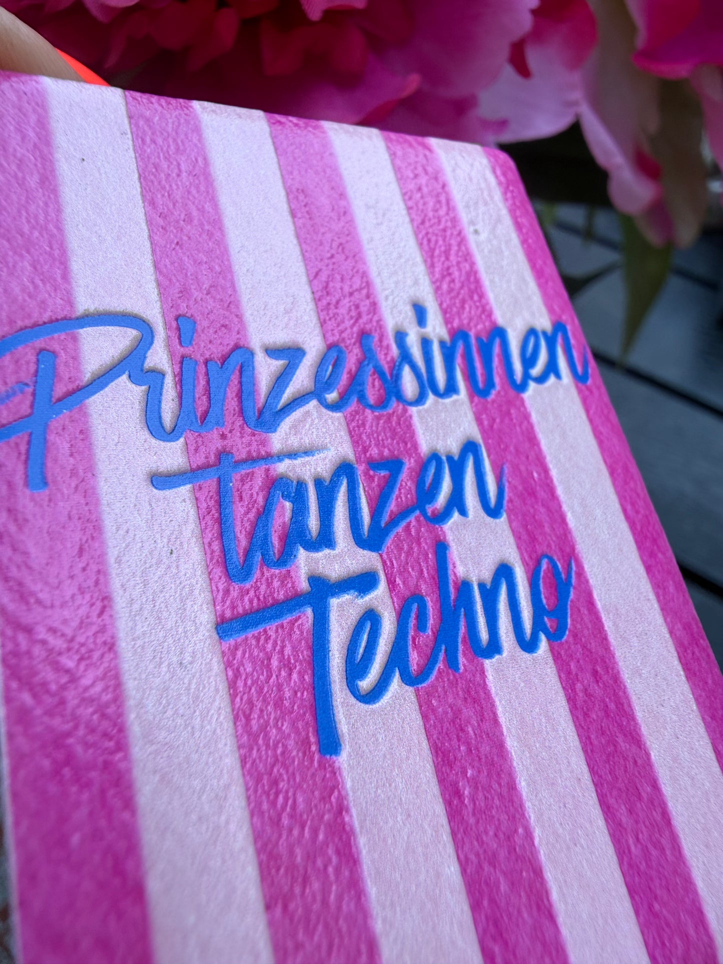 Kühlschrankmagnet aus Keramik mit Statement-Design