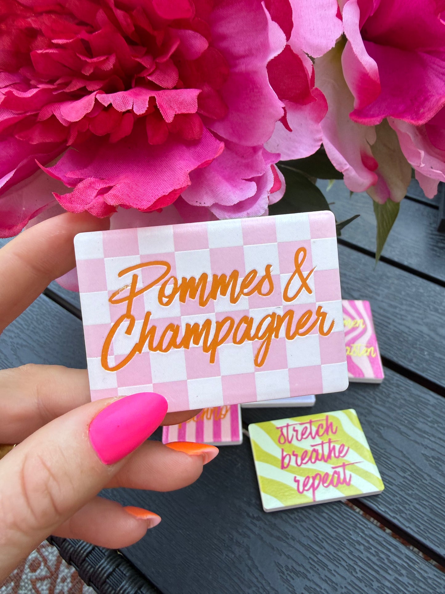 Kühlschrankmagnet aus Keramik mit Statement-Design
