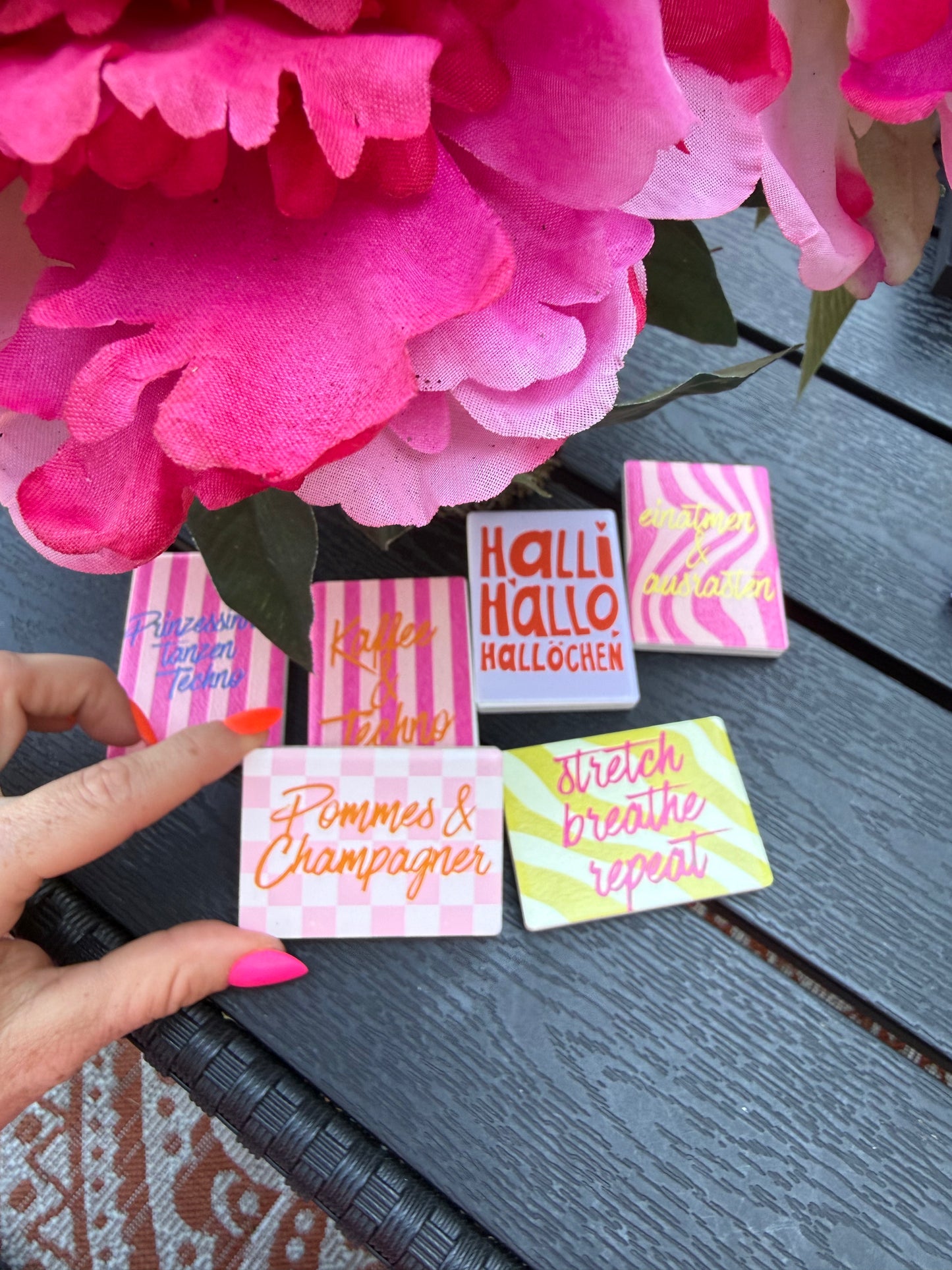 Kühlschrankmagnet aus Keramik mit Statement-Design