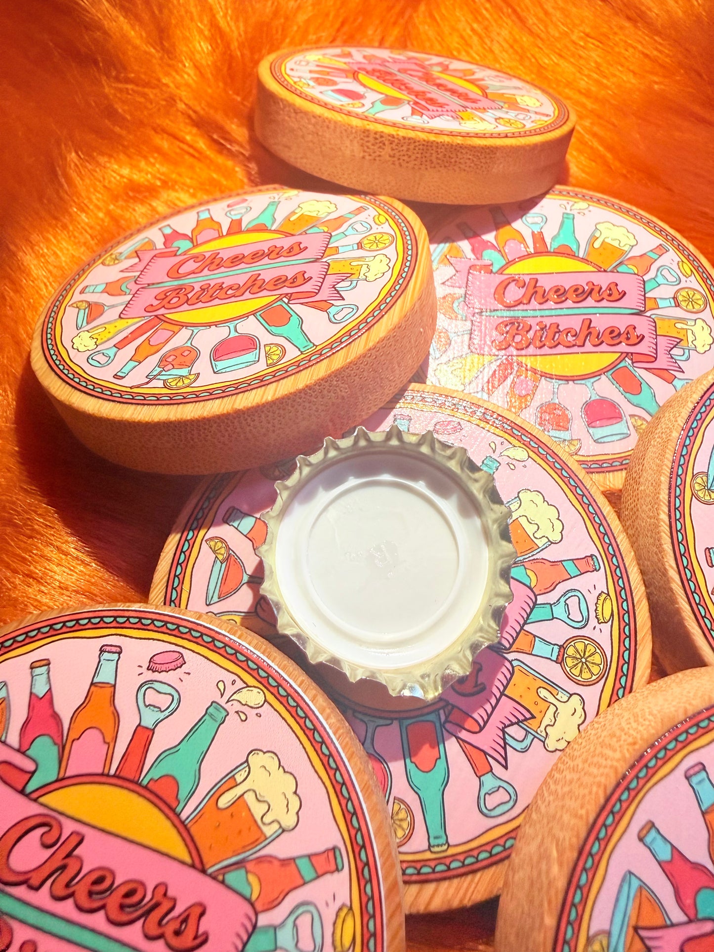 Cheers Bitches – Flaschenöffner Magnet aus Bambus