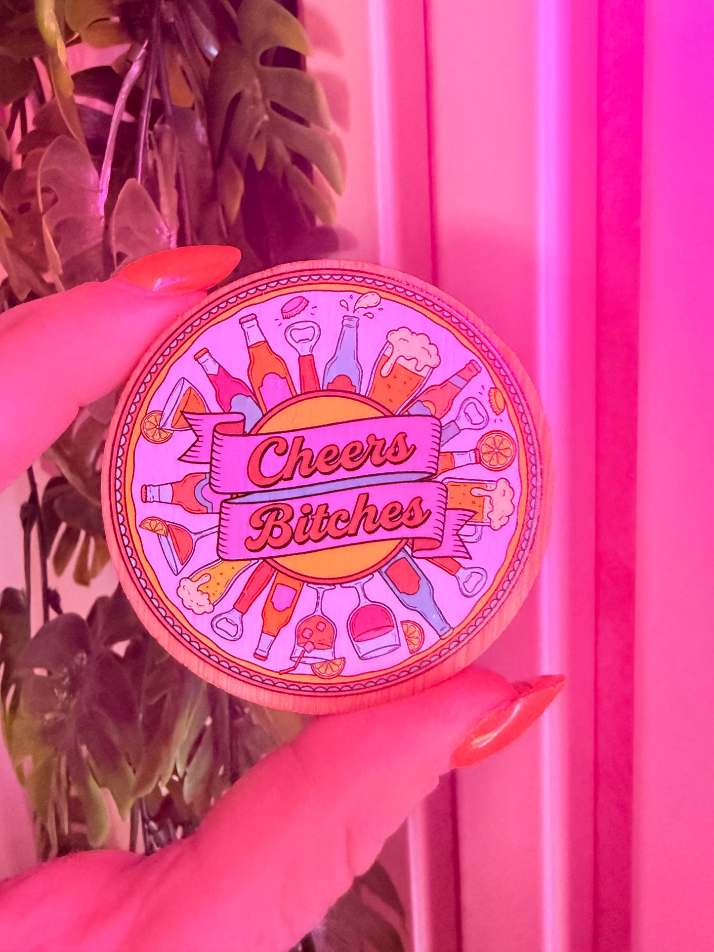 Cheers Bitches – Flaschenöffner Magnet aus Bambus