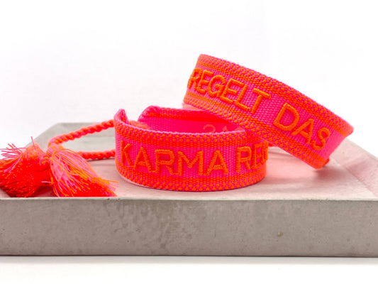 KARMA REGELT DAS Statement Armband gewebt, bestickt  