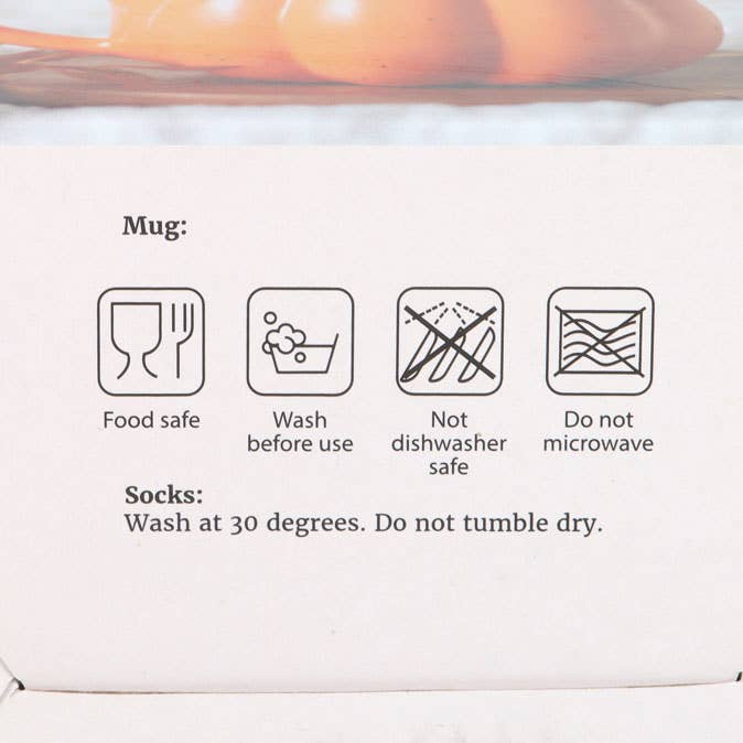 Herbst-Set: Tasse in Kürbisform mit flauschigen Socken