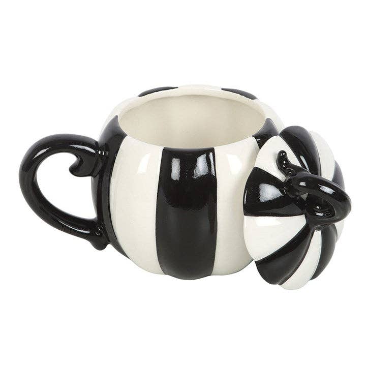 Schwarze und weiße gestreifte Halloween-Kürbis-Tasse mit Deckel