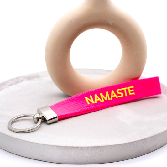 NAMASTE Schlüsselanhänger Keychain gewebt  bestickt
