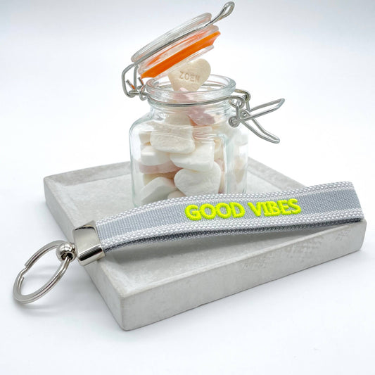 GOOD VIBES Schlüsselanhänger Keychain gewebt  bestickt