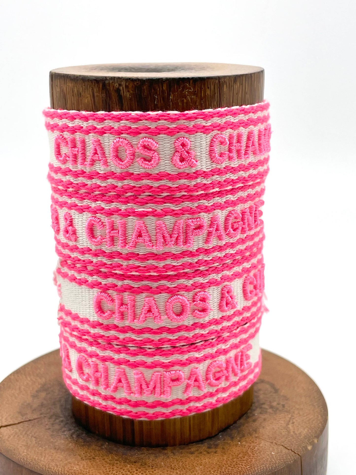 CHAOS & CHAMPAGNE Statement Armband gewebt, bestickt